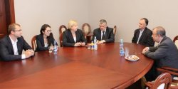 Prezydent Jerzy Wilk i posanka Anna Fotyga w obronie szkoy w Kpkach