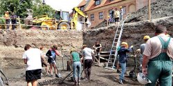 Studenci z Poznania odnajduj skarby na dziedzicu elblskiego Muzeum