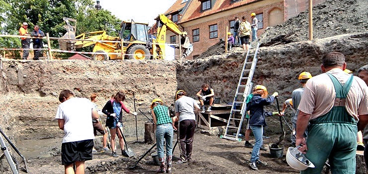 Studenci z Poznania odnajduj skarby na dziedzicu elblskiego Muzeum