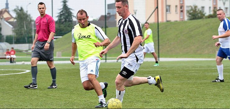 Mecz piłkarski Policja kontra Przyjaciele - zobacz zdjęcia