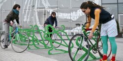 Elbl�g walczy o stojaki rowerowe. Wystartowa�a akcja „Kr�� kilometry, zaparkuj klimatycznie”