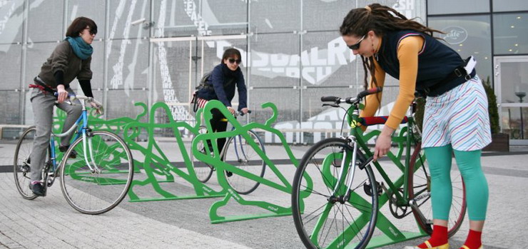 Elblg walczy o stojaki rowerowe. Wystartowaa akcja „Kr kilometry, zaparkuj klimatycznie”