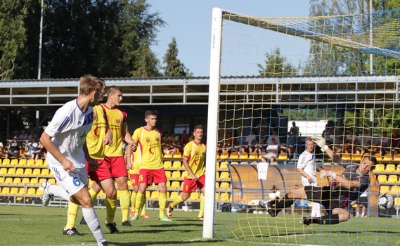 Olimpia Elbląg wygrywa ze Zniczem Pruszków. Bramka Kołosowa - zdjęcia