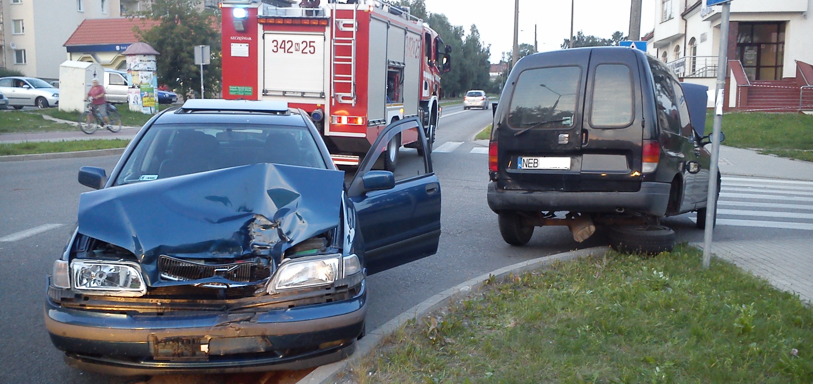 Kolizja Volvo z Seatem na Niepodległości