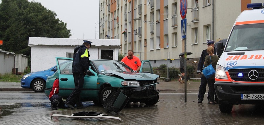 Wypadek na ul.Mickiewicza. Jeden z kierowcw oddali si z miejsca zdarzenia