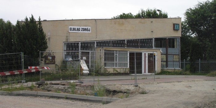 Kula u nogi? Dworzec Zdrój popada w ruinę - zobacz zdjęcia