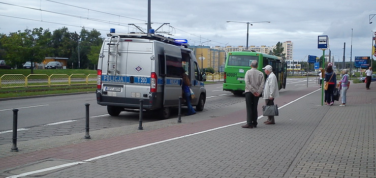 Uderzy w ty autobusu. Dwie osoby trafiy do szpitala