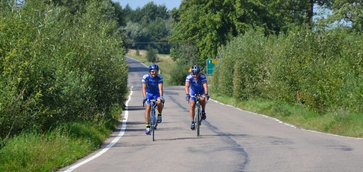 Robert Woniak i Marek Kamm walcz z kilometrami w czasie Maratonu Dookoa Polski