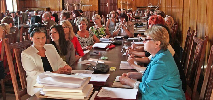 W Ratuszu rozmawiali o wychowaniu uczniów. Za propagowanie w szkołach poglądów politycznych polecą głowy