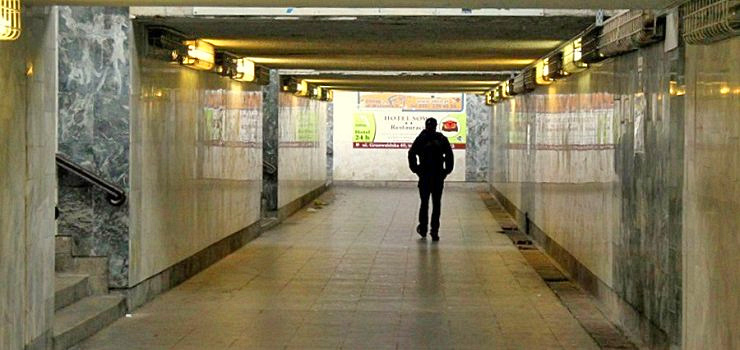 Tunel pod torami kolejowymi brudny i zapuszczony. Czy uda się to zmienić?
