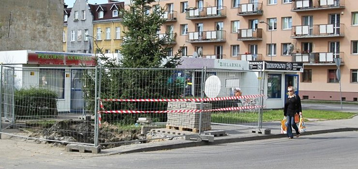 Mimo zakazu, mieszkańcy przechodzą w tym miejscu nie zważając na zagrożenie