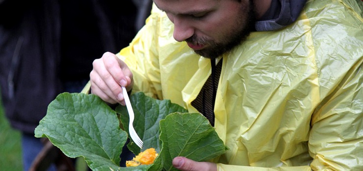 Ze smakiem konsumowali to, co sami zasadzili. Warzywa z organicznego ogródka zrobiły furorę