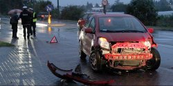 Kolizja na ul. Grunwaldzkiej. Uczestnik wypadku odjecha� z miejsca zdarzenia