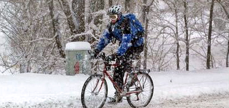 Jazda rowerem po chodniku. "Rowerowe" zmiany w kodeksie drogowym