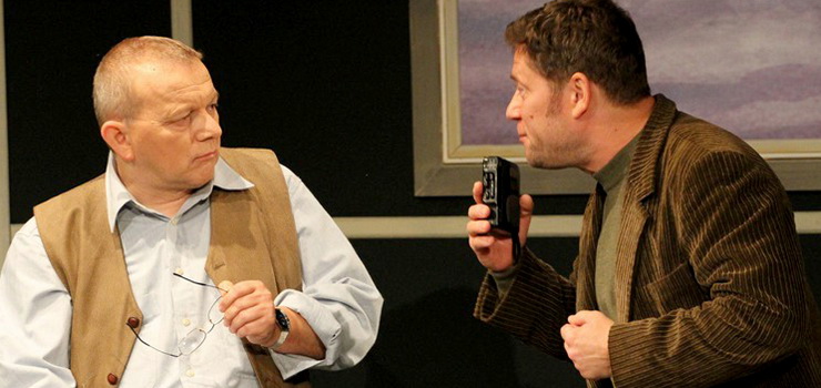 „Wariacje enigmatyczne” z hukiem rozpoczęły sezon teatralny 2013/2014