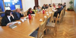 Niekt�re meble w UM s� wypo�yczone. Prezydent Wilk: "Jest to dla nas niezr�czna sprawa"