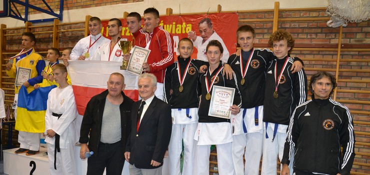 6 medali M FSKA elblskich karatekw ANDREXU
