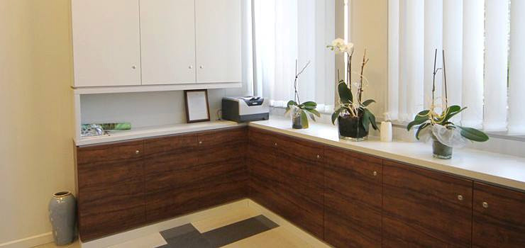 Lodówka, obrazy, szafy użyczone dla Urzędu Miasta. Także w gabinecie Andrzeja Soi