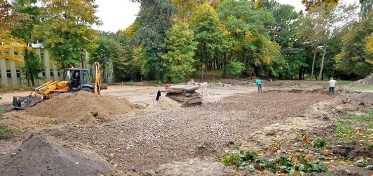 Tu na razie jest ściernisko... Ale będą place sportowe