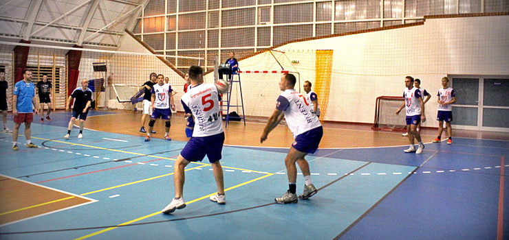 Zmienne nastroje pod siatką