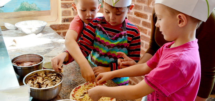 Robienie pizzy jest dziecinnie proste! Niech Twój maluch sprawdzi to sam!
