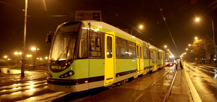 Nowy - stary M8C stanął w nocy na elbląskich torach - zobacz zdjęcia