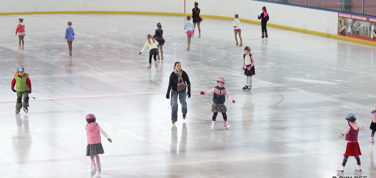 Przeżyj niezapomniane chwile na lodowisku "Helena" - wygraj 10 wejściówek