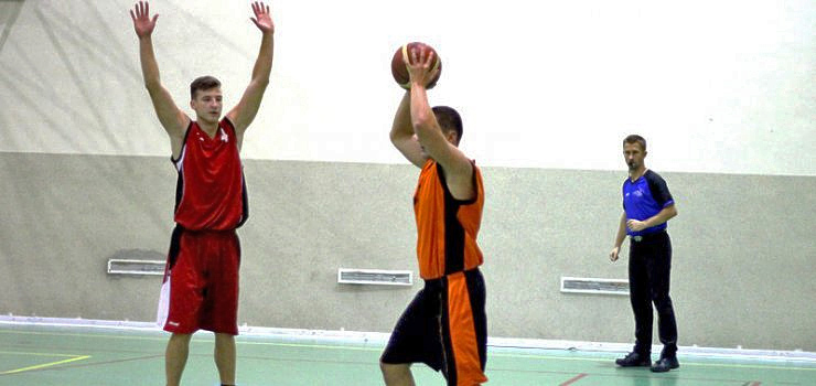 Punkty decydują o prymacie w lidze koszykówki