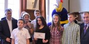 Uczniowie nagrodzeni za kibicowanie na Mistrzostwach Europy w Siatkwce na Siedzco
