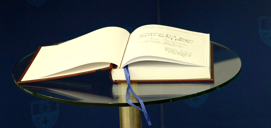 Wpisz się do księgi kondolencyjnej ku czci Tadeusza Mazowieckiego. Zobacz, co już napisano