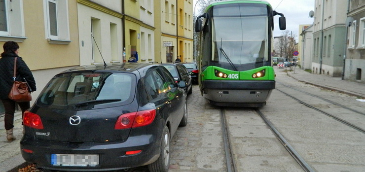  Zaparkowa za blisko torw i na godzin wstrzyma jazd kilku tramwajw. Moe zapaci za to tysic z