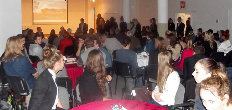 Udział klasy akademickiej „Menedżer zarządzania bezpieczeństwem publicznym” w spotkaniu pt. „Polska w Europie – współczesny patriotyzm”