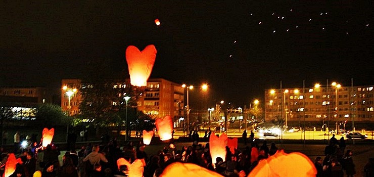 Elblążanie puszczali lampiony, jako symbol poparcia akcji Szlachetna Paczka