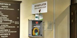 Dzi�ki AED nie b�dziesz mia� opor�w przed uratowaniem komu� �ycia