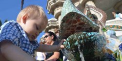 Z dzieckiem w plecaku - W "S�onecznym Zak�tku Dobrych Spotka�" o Barcelonie