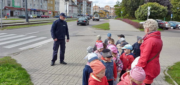 Priorytet pracy dzielnicowego  to bycie dzi policjantem pierwszego kontaktu