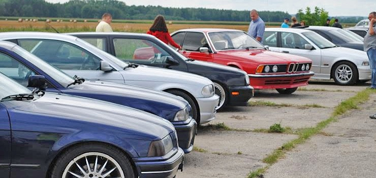 Mionicy motoryzacji spotykaj si, eby porozmawia o samochodach - Klub BMW dziaa w Elblgu