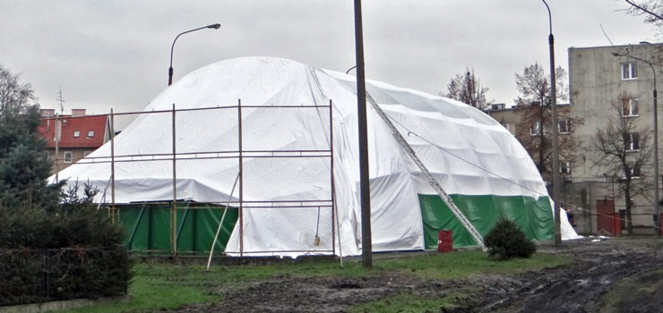 Kiedy zakończy się budowa hali sportowej przy ul. Uroczej?