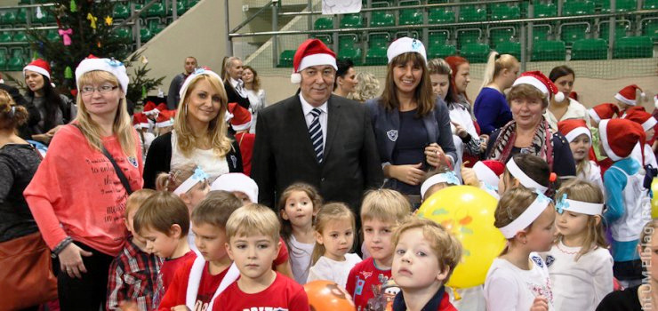 1000 przedszkolaków i Mikołaj