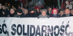Elblanie na warszawskich obchodach z okazji 32. rocznicy wprowadzenia stanu wojennego. Zobacz fotoreporta