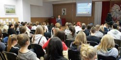 Debata spo�eczna o dopalaczach i narkotykach