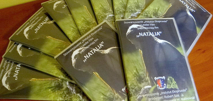 Człowiek kończy szkołę i oczekuje dobrych pieniędzy. Może je osiągnąć, ale ciężką pracą. Tego uczy dokument o Natalii Partyce - wygraj płytę z filmem