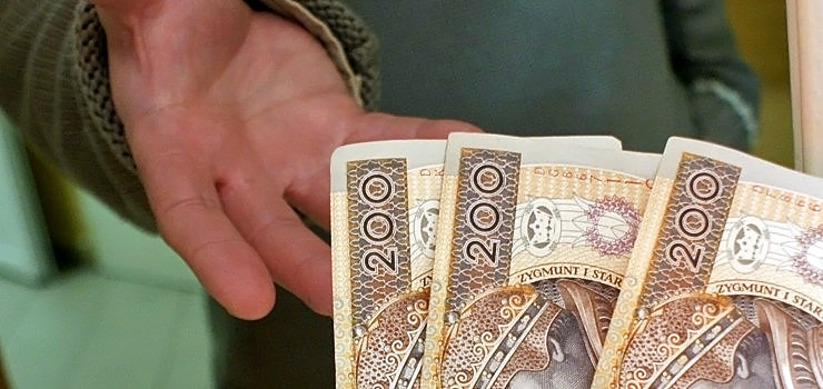 Z kadym rokiem jestemy biedniejsi? Kolejki po zasiki coraz wiksze