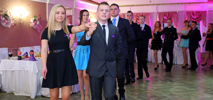 Magia i czar studniówkowej nocy towarzyszyły im do samego rana. Zobacz, jak bawili się uczniowie ZST-H