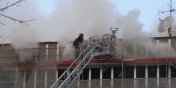Po pięciu godzinach Szkoła Muzyczna nadal oblegana przez strażaków 