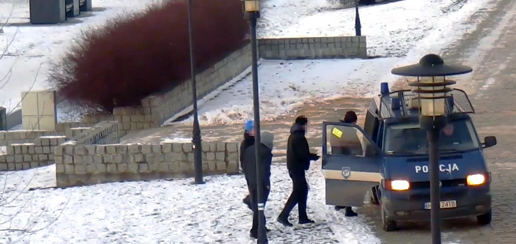 Trzech młodych elblążan ryzykowało życiem chodząc po lodzie