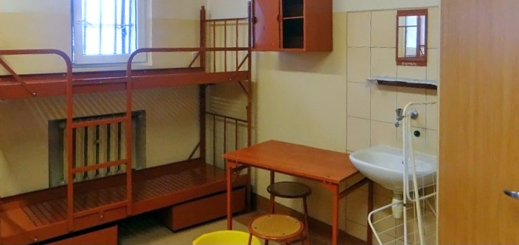 Życie za kratami. Areszt to dla niektórych drugi dom - zobacz, jak wygląda Elbląski Areszt Śledczy