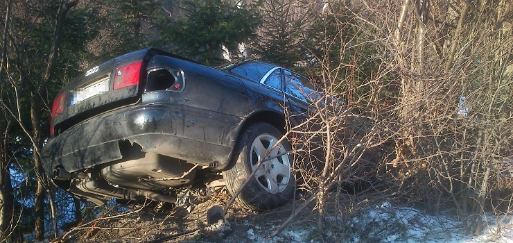 Grony wypadek w Ktach Rybackich. Dwie osoby w szpitalu