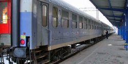 Sta� czy siedzie�? Wykupi� miejsc�wk� w wagonie, kt�rego... nie by�o