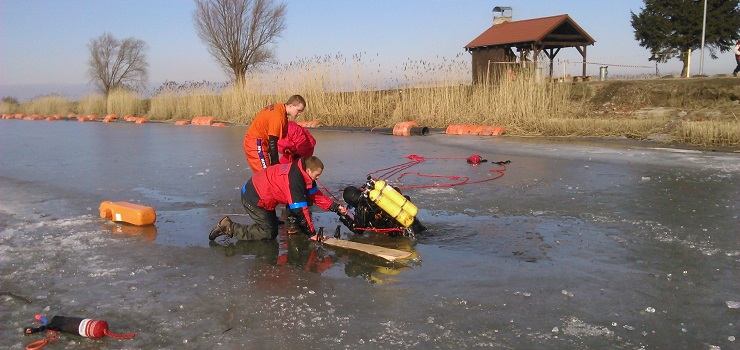 Pokaz ratownictwa lodowego w Stanicy Wodnej w Nadbrzeżu